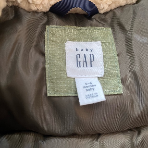 Baby Gap 0-6 months infant winter jacket - Picture 3 of 5